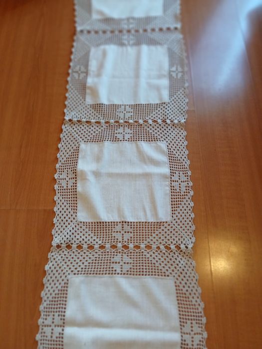 Centro de mesa  em linho com renda