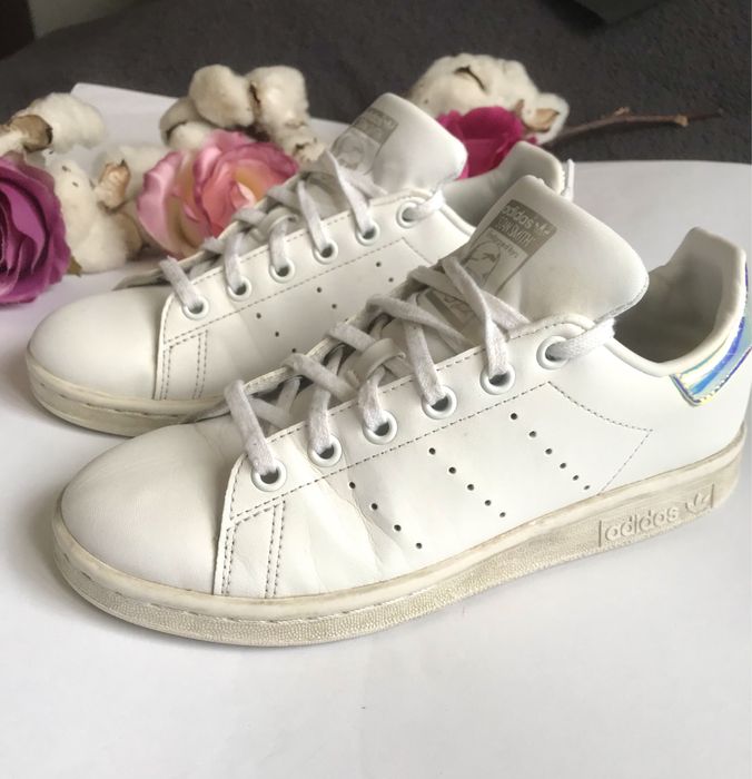 Кросівки Білі. Adidas. Італія. 37,5 розмір. Устілка 23  см