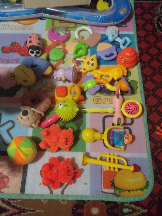 Лот игрушек для самых маленьких