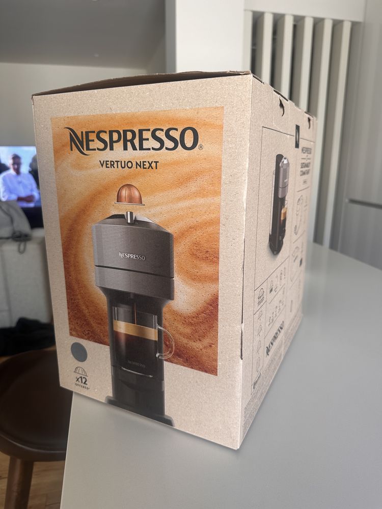 Máquina de Café Nespresso Vertuo Next Cinzenta - NOVA, selada na caixa
