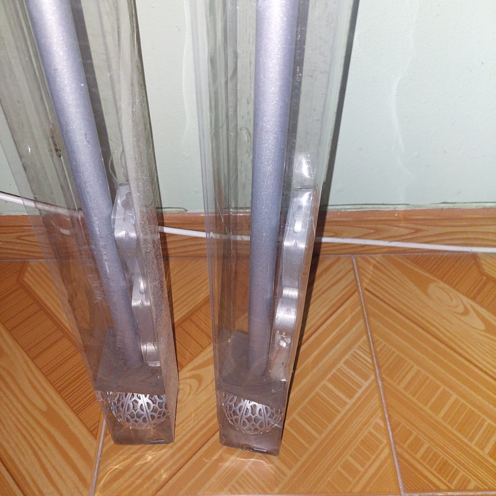 Varões cinzentos para cortinas para janelas etcc..