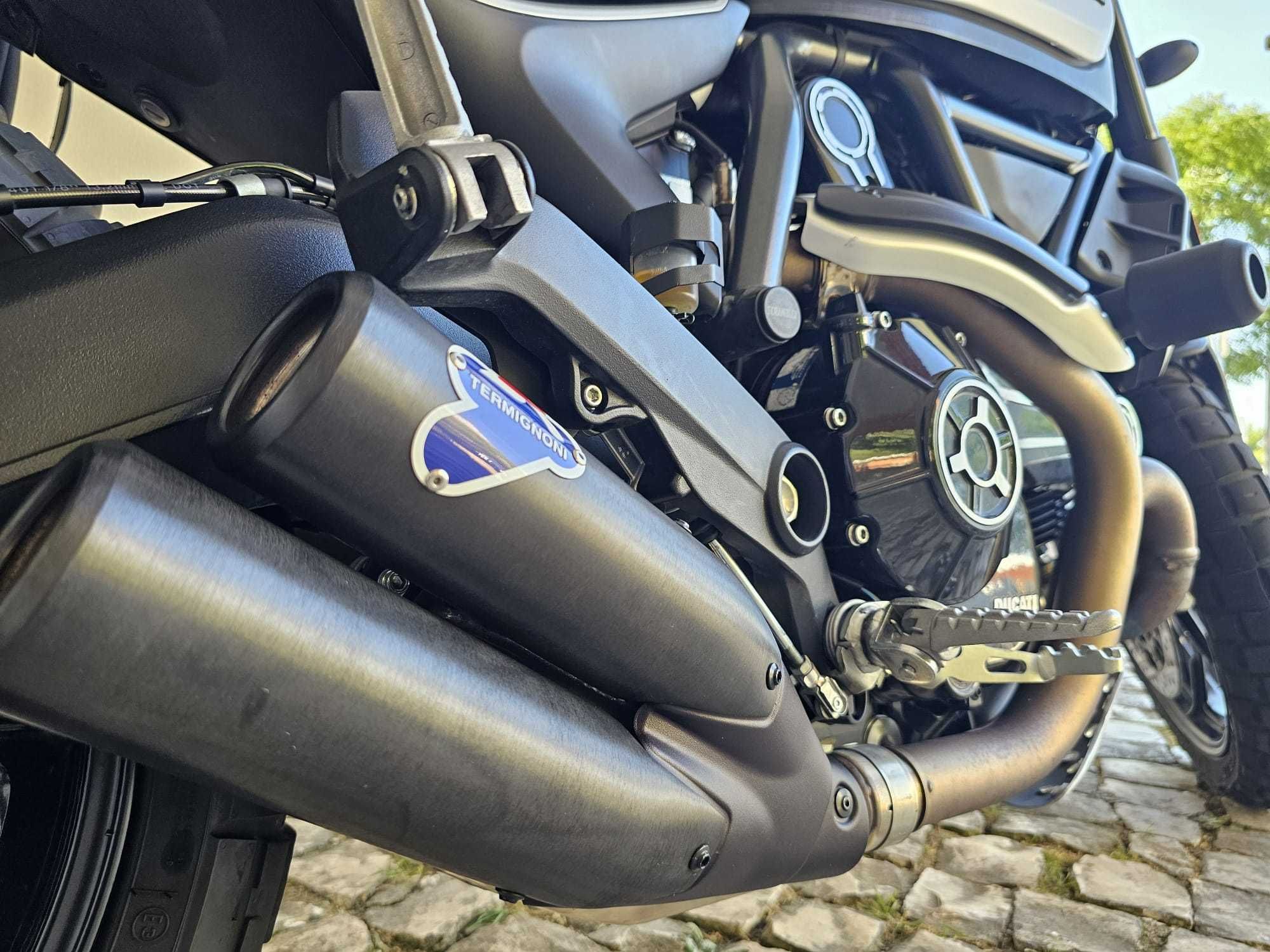Ducati Scrambler 800 CC Icon Dark de 2021 Irrepreensivel