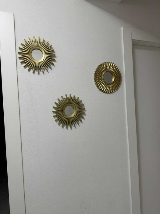 Dekoracja zestaw 3 luster w złotych ramkach do domu na ścianę