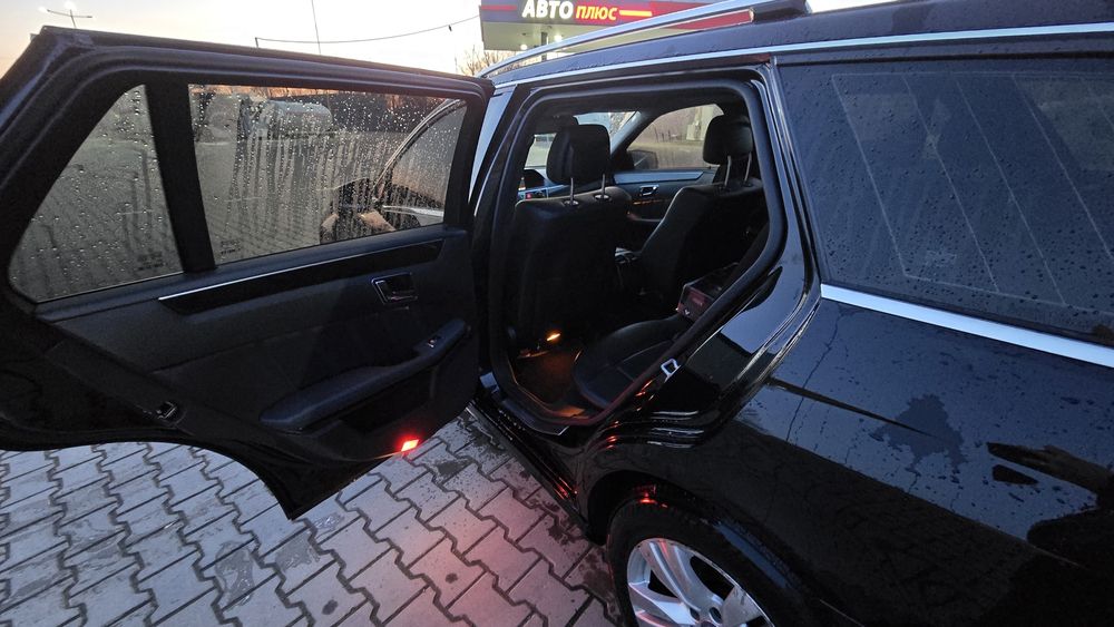 Mersedes чорний на чорному)))