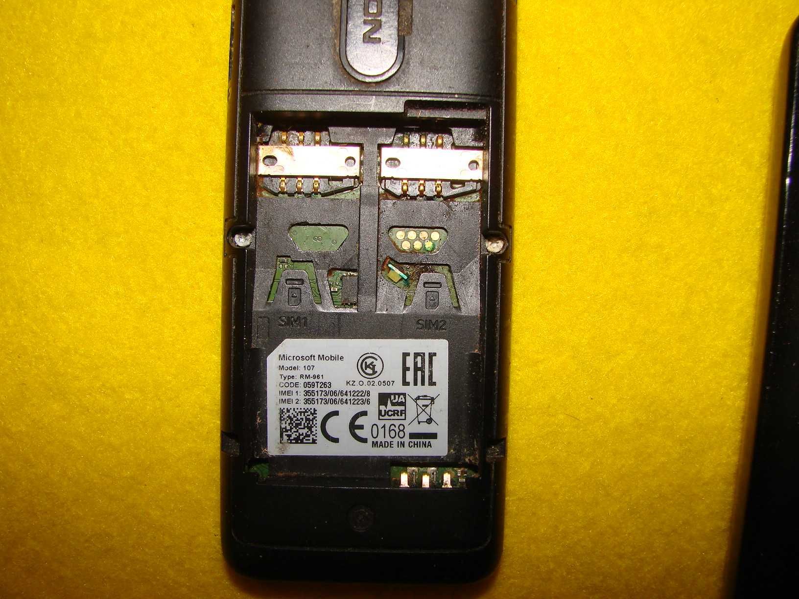 Мобильный телефон кнопочный Nokia 107, на запчасти