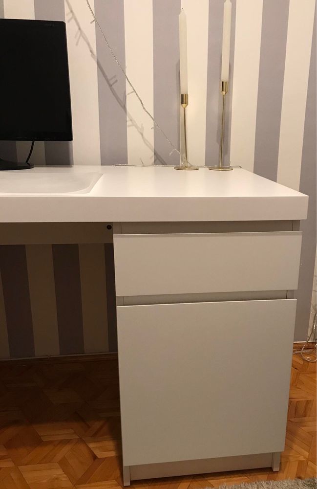 Białe biurko ikea MALM