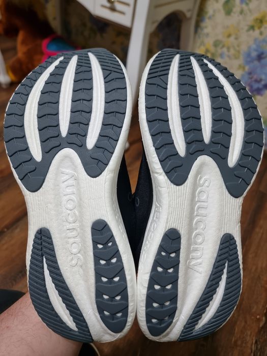 Оригінал 100% чоловічі кросівки saucony triumph 23  eur 42.5