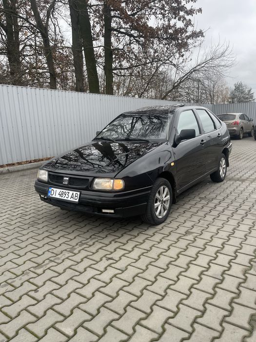 Seat Cordoba • 1.6 газ/бензин • Чорна • Без вкладень