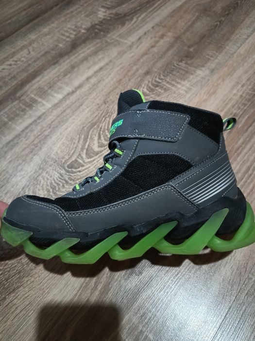 Buty zimowe Skechers S-lights rozmiar 35