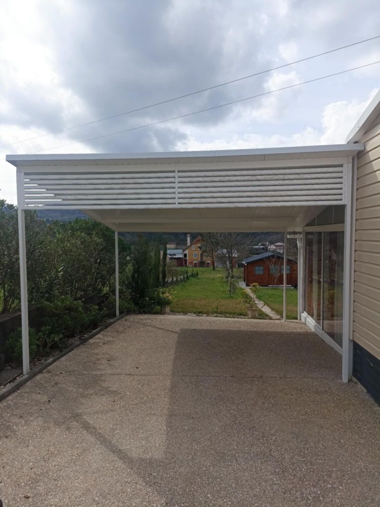 Toldo em Lona  usado apenas um ano . Está  guardado  motivo apliquei o