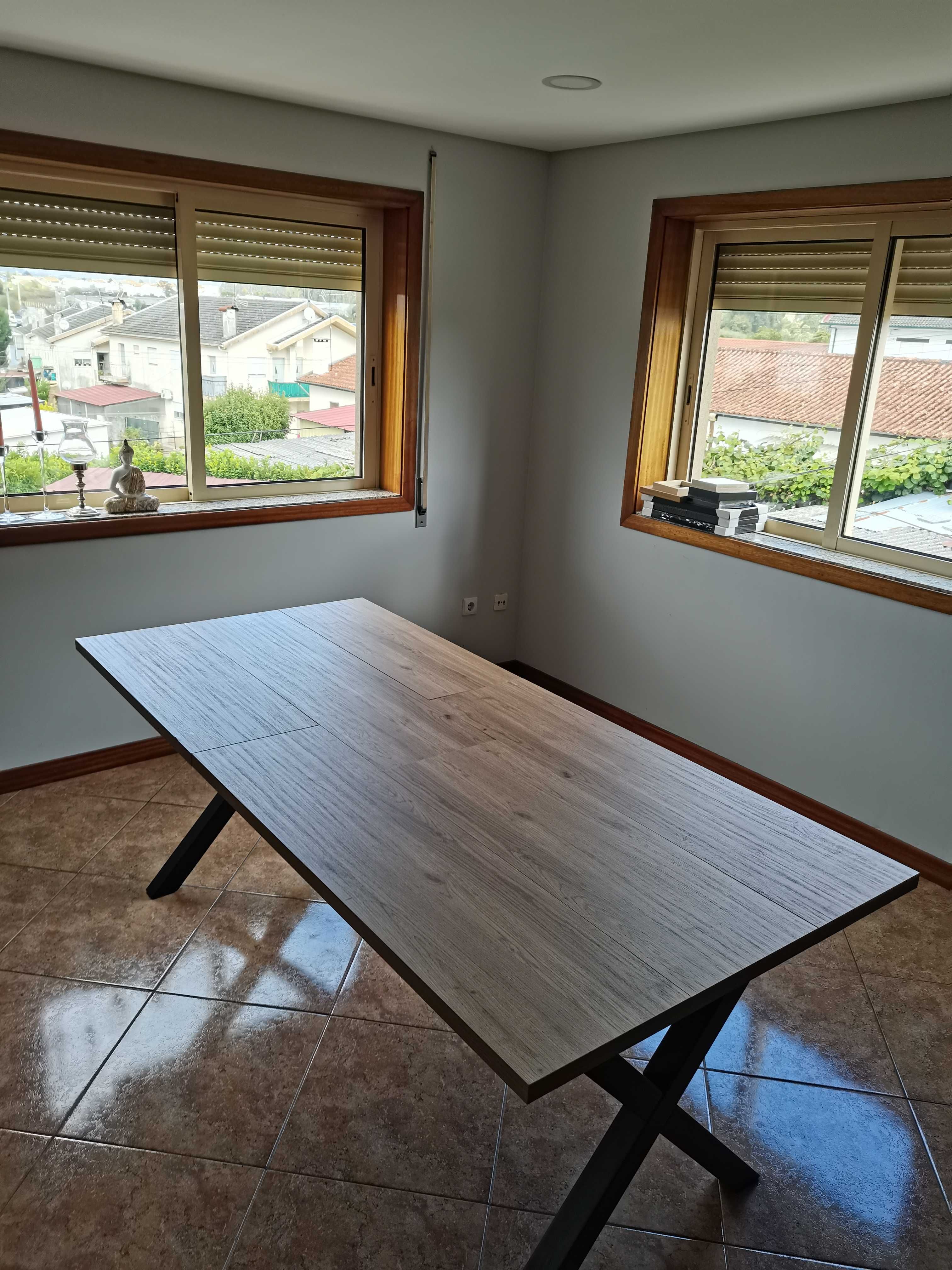 Mesa de jantar para 8 pessoas