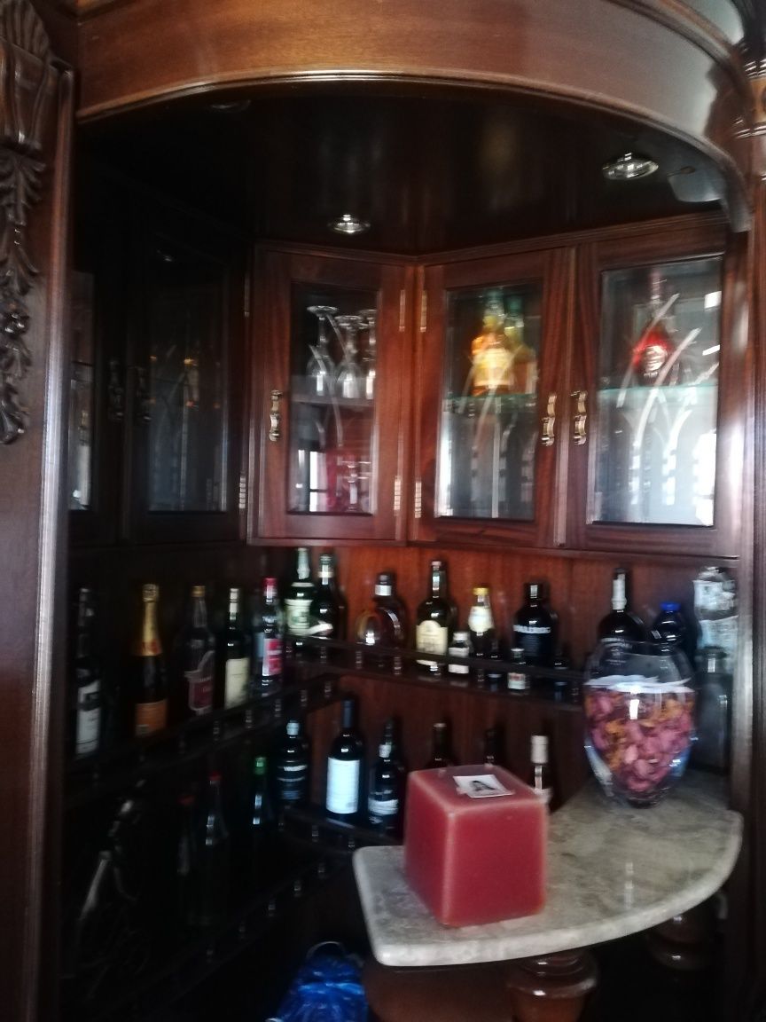 Móvel de sala com bar