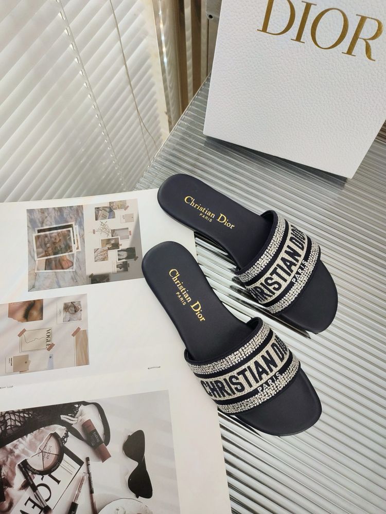 Klapki firmy Dior