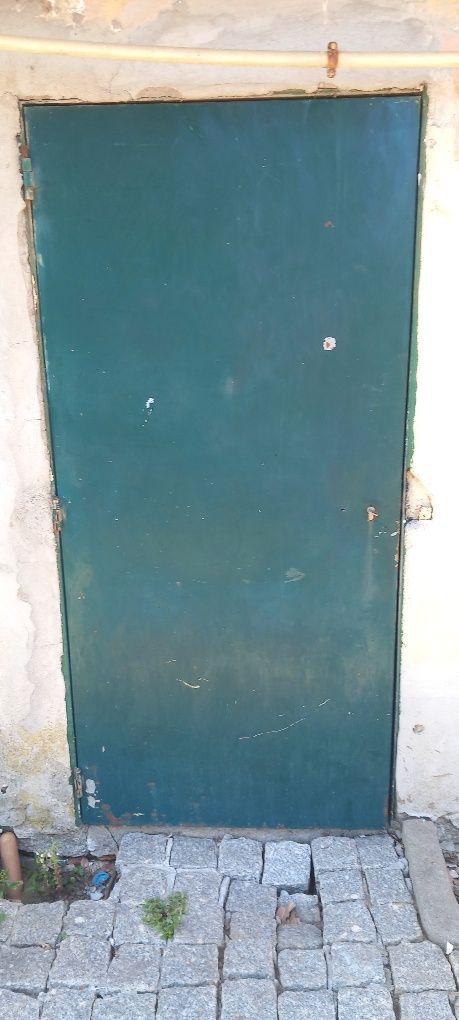 Porta de ferro..