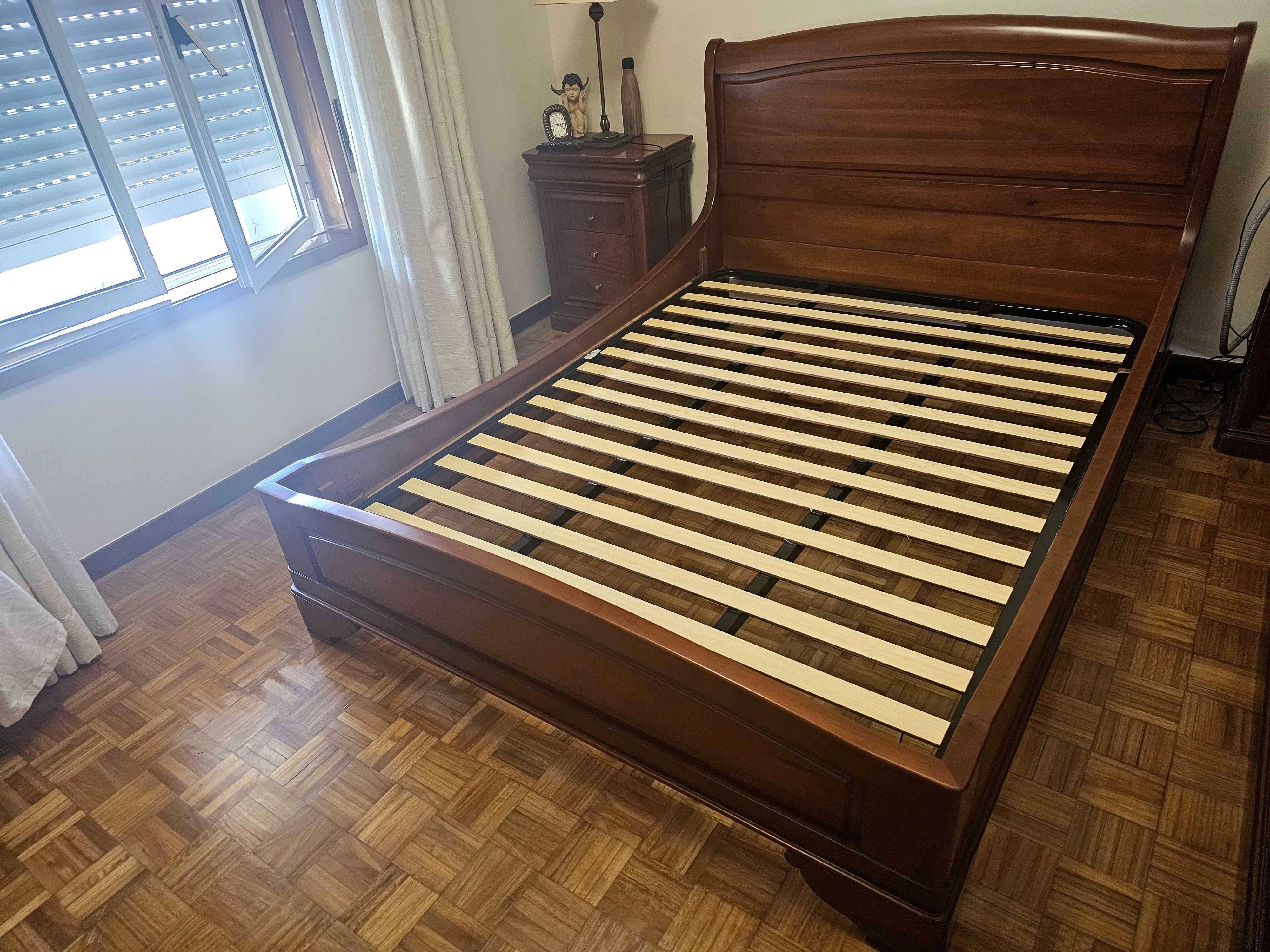 Cama de casal em Cerejeira