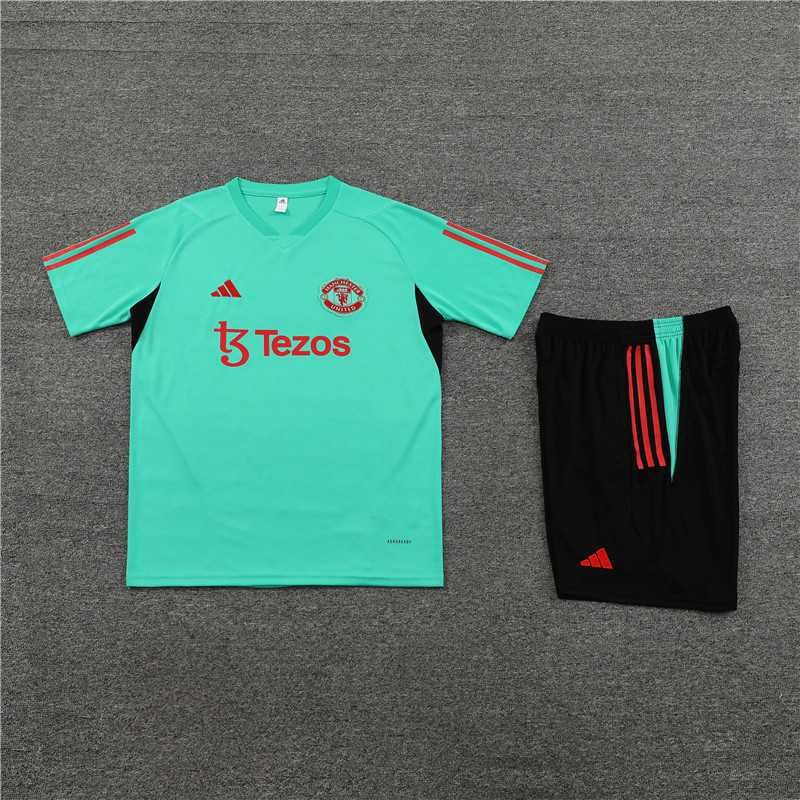 Komplet treningowy Adidas MANCHESTER UNITED koszulka L, spodenki M