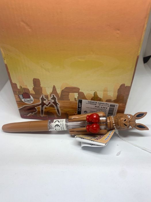 canetas com luz led e canetas canguru. escritório, criança, escola.