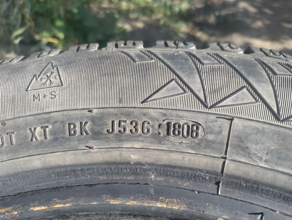 Зимова гума шипована Pirelli 205 55 r16