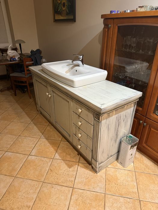 Szafka łazienkowa wraz z umywalka