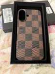 Карбоновый чехол на 16 iphone