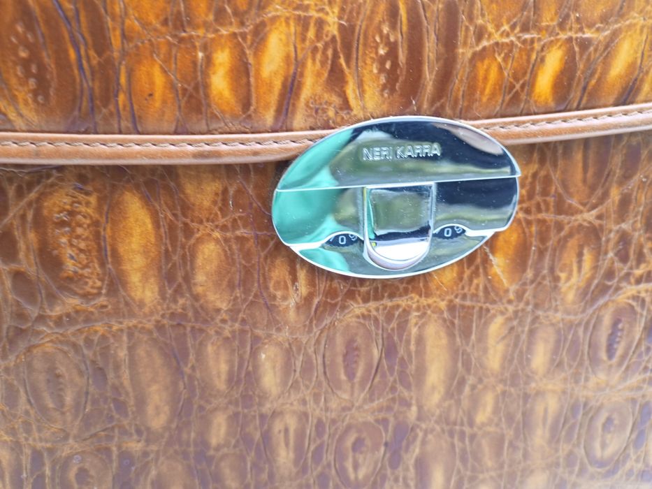 Продам портфель шкіряний в ідеальному стані. Neri Karra