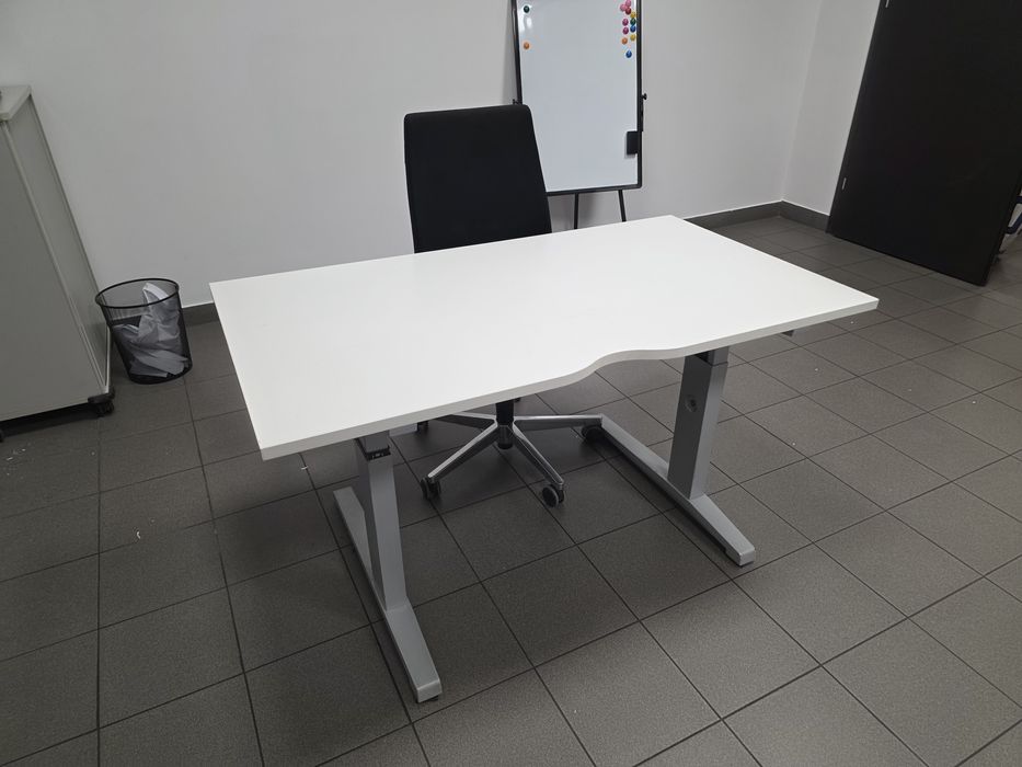 Biurko białe 140/90 regulowane