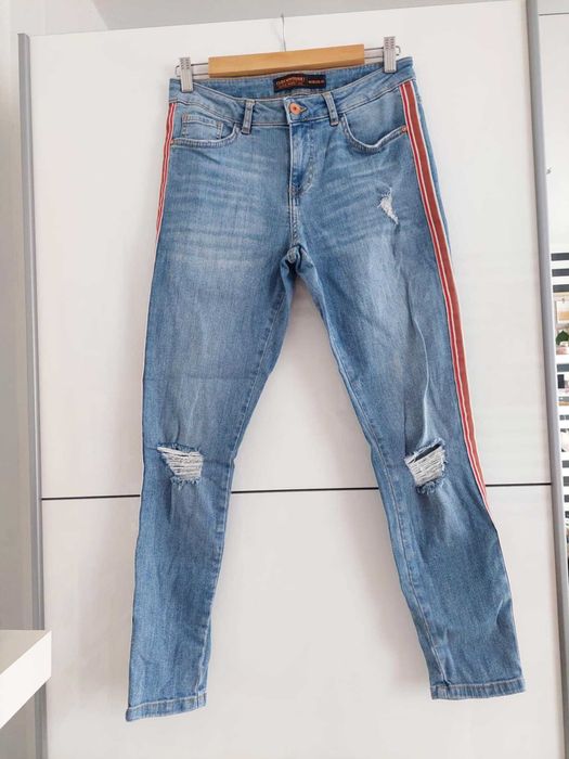 Jeansy rurki C&A z dziurami na kolanach – rozmiar 38, modne spodnie