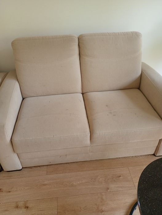 Kanapa i fotel w kolorze beżowym