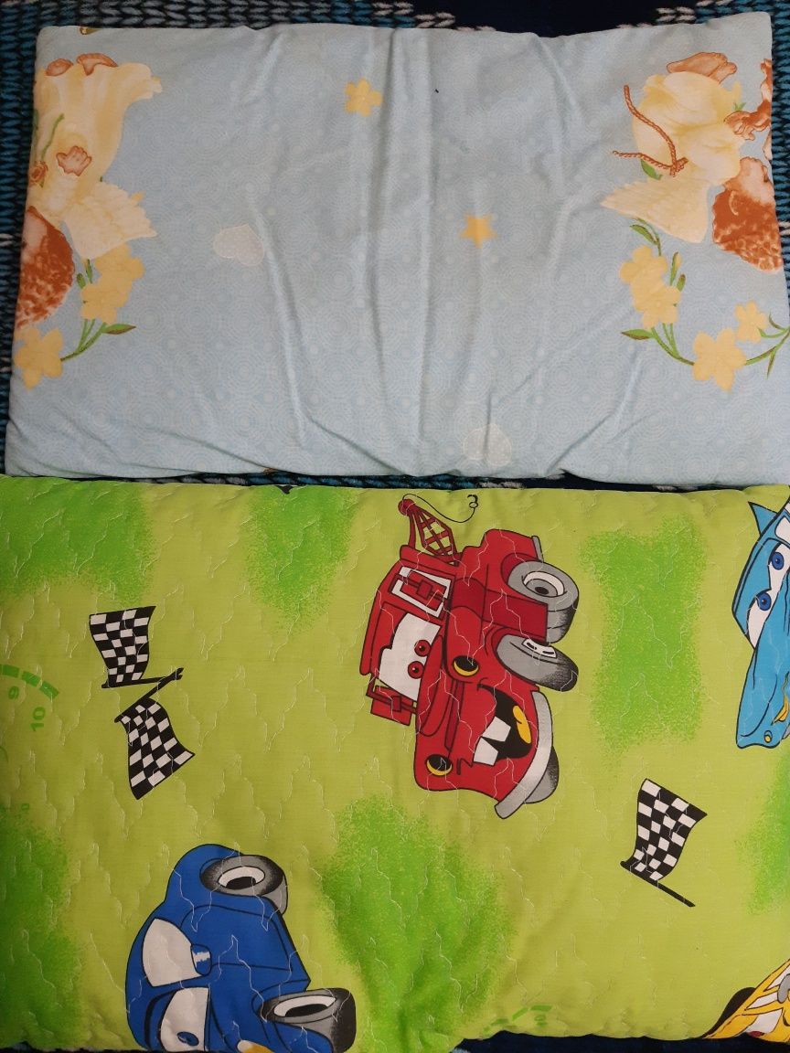 Детское одеяло,2-подушки и пледик.
