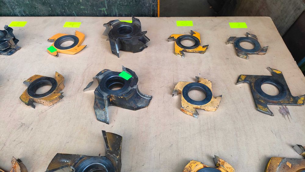 Frezy nasadzane  profilowe proste kątowe  do obróbki drewna używane