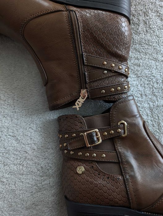 Brązowe eleganckie buty botki kozaki jak skóra węża ćwieki XTI  39