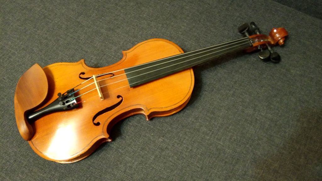 Скрипка 2/4 Московська ф-ка 1978р. +смичок + футляр  .