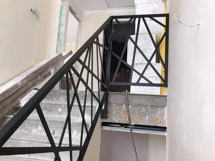 Balustrady wewnętrzne zewnętrzne