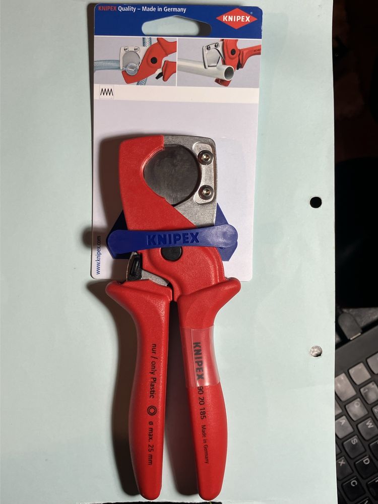 Alicate Knipex corta-tubos