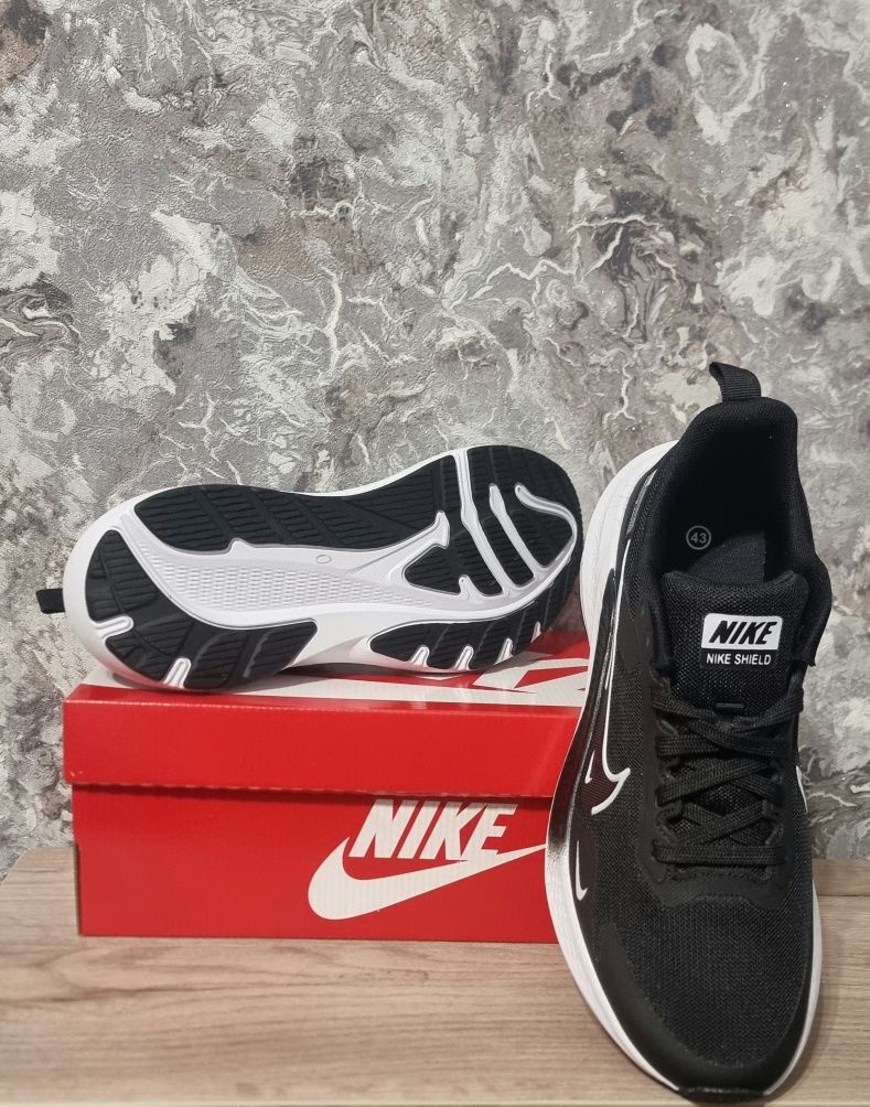 Кросівки  Nike Shield