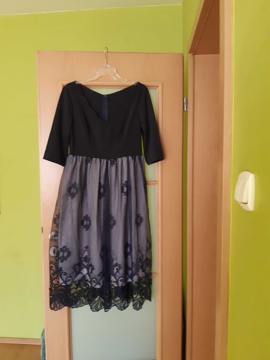 sukienka elegancka  z koronką   M - L