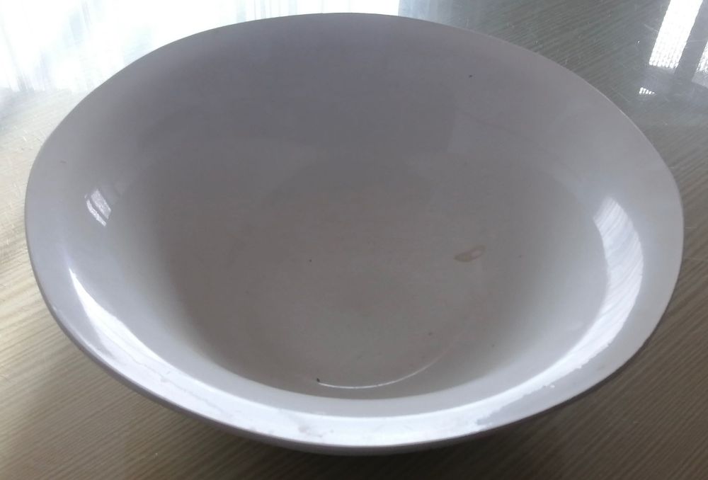 saladeira em loiça de marca e numerada