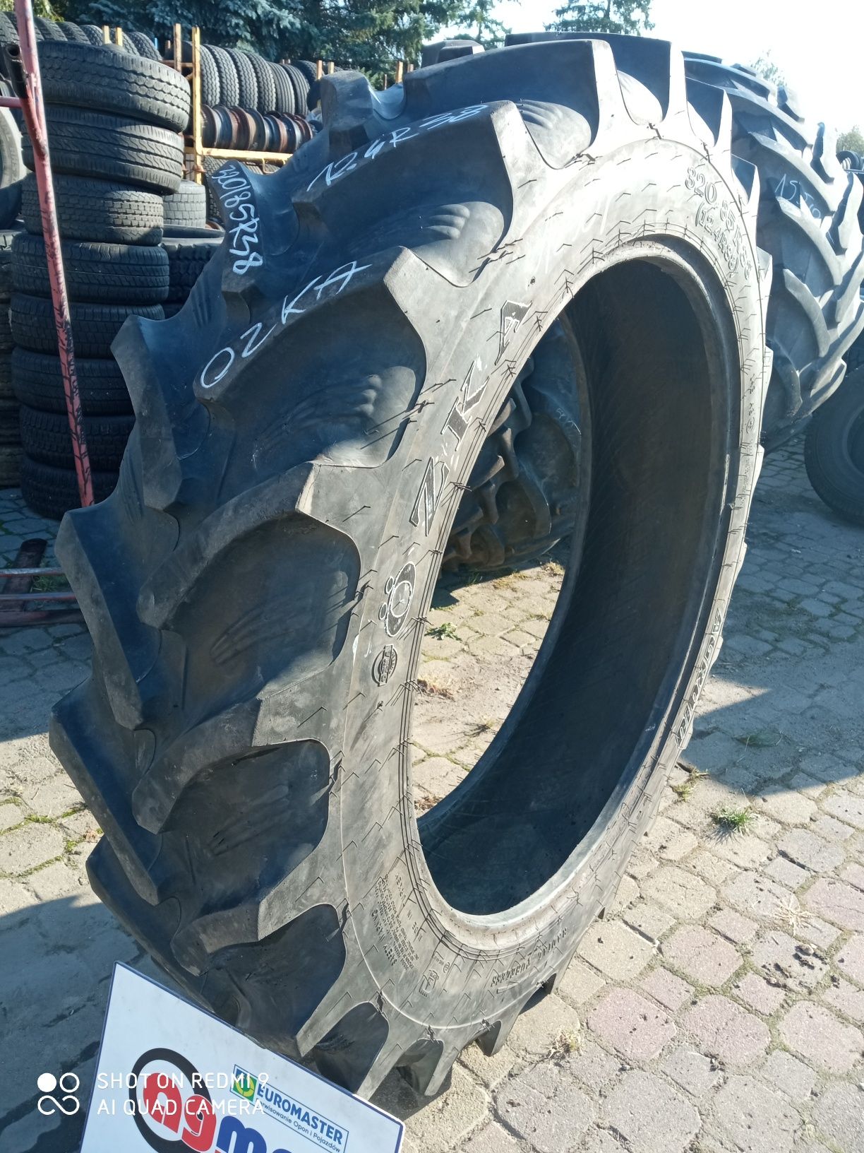 320/85R38 (12.4R38) Ozka opona rolnicza używana