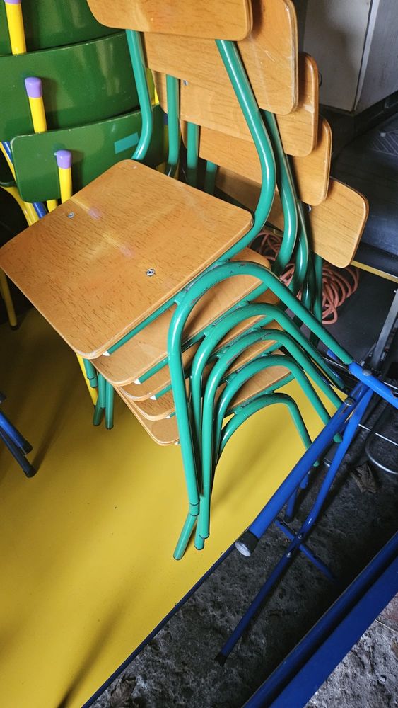 Krzesło krzesełko Krzesełka dziecięce przedszkolne stan bardzo dobry