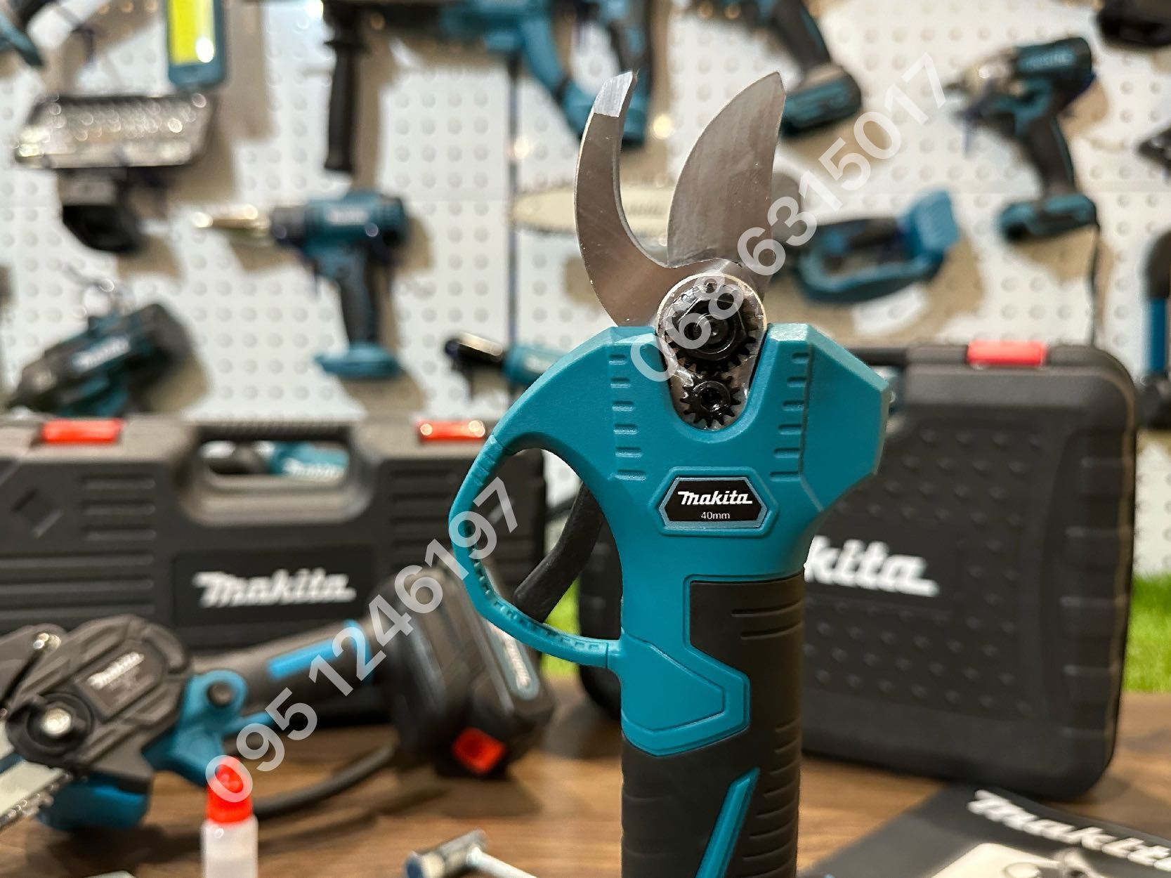 Набор аккумуляторный Makita Сикатор DMT60BL + Мини пила DUC365 36V6Ah