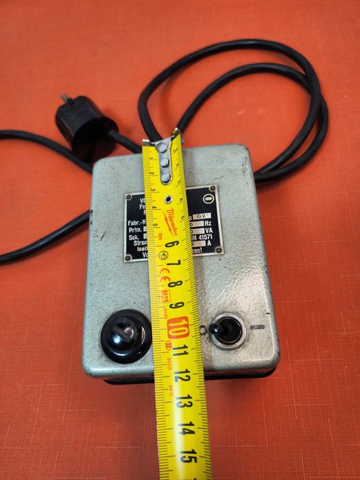 Przyrząd mierniczy do mikroskopu Carla Zeissa Jena.