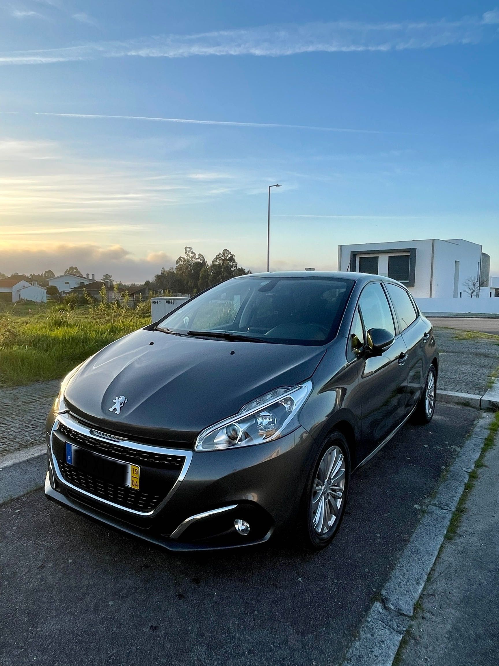 Peugeot 208 1.5 BlueHDi Signature (2019 - caixa de 6 velocidades)