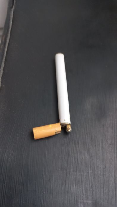 Isqueiro em formato de cigarro