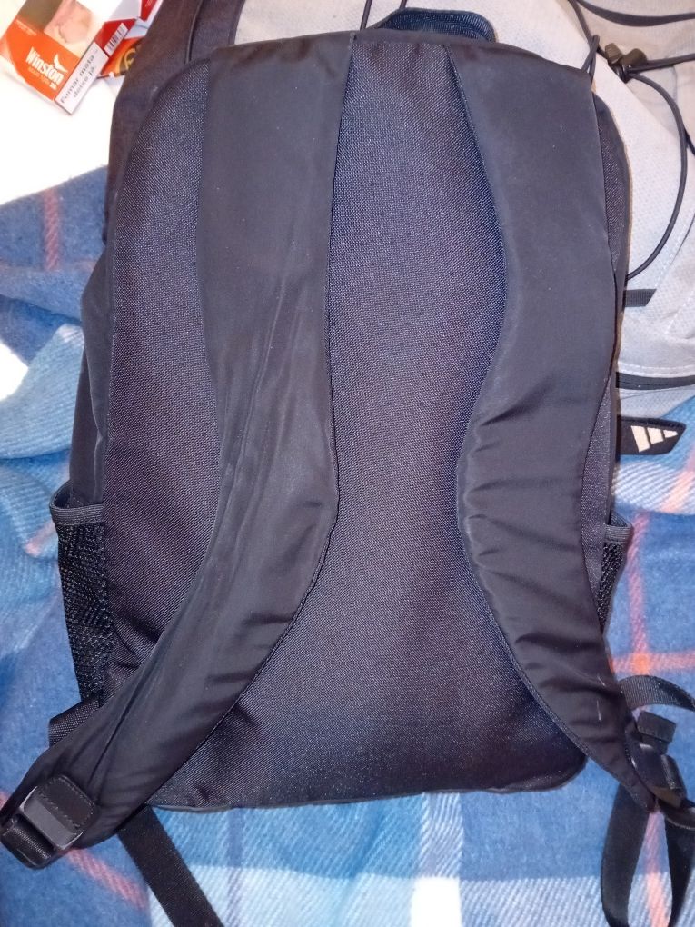 Mochila de costas adidas sem nada a apontar
