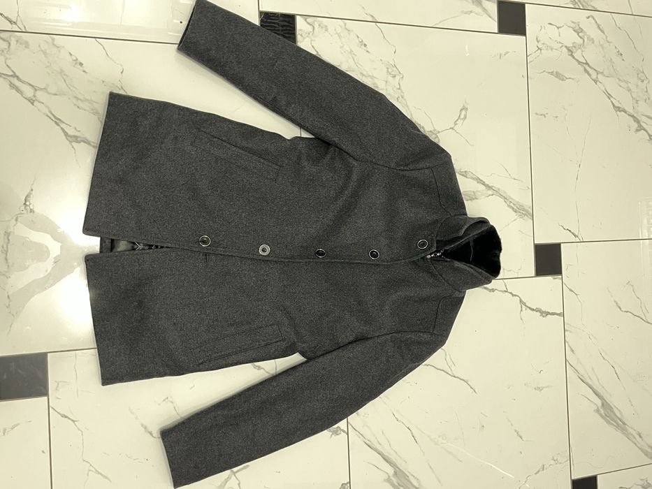 Elegancki płaszcz męski Pierre Carlos – stan bardzo dobry