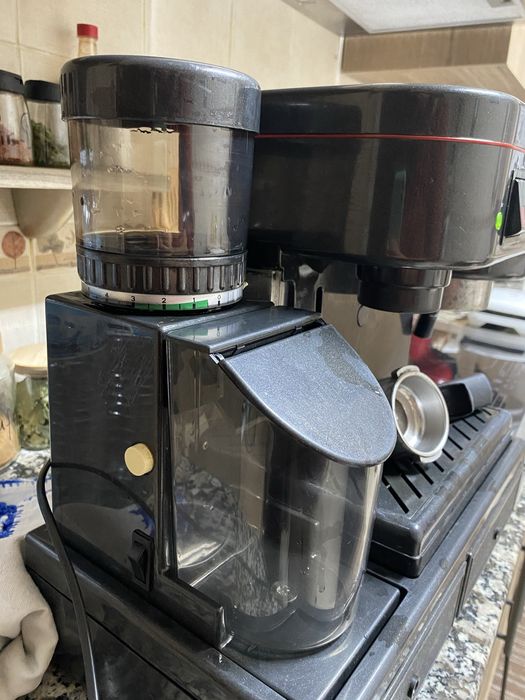 Maquina de cafe com moinho