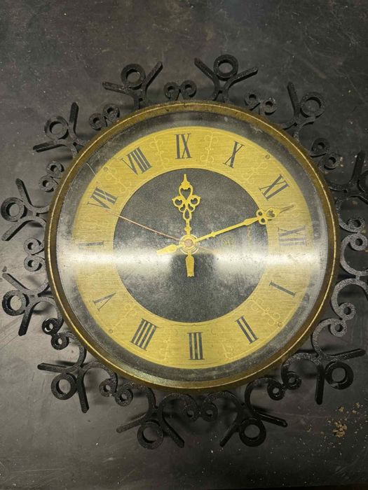 Stary zegar ścienny prl zabytek