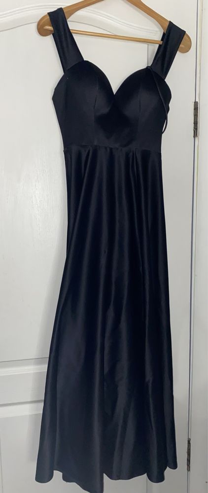 Сукня чорного кольору