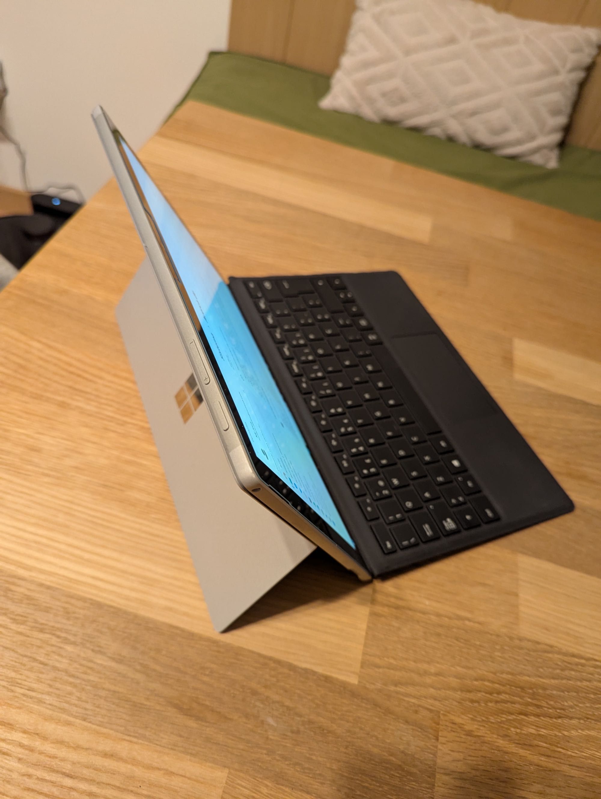 Microsoft Surface Pro 7 + teclado + caneta + bolsa i5(10ªg)/8GB/256ssd