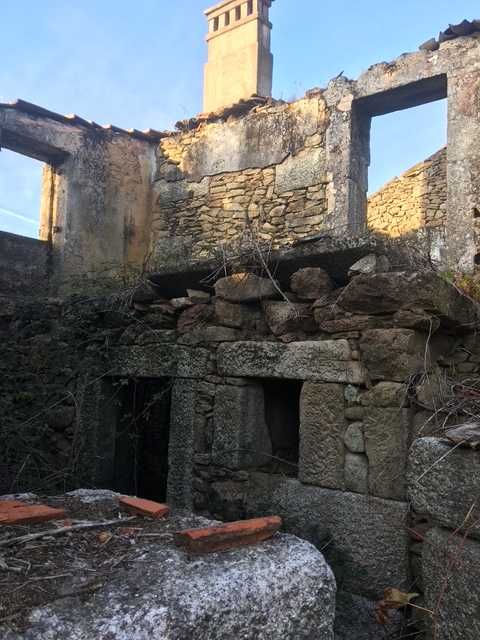 Quinta para restauração 1000m2 Fuinhas Fornos de Algodres